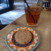 Peanut cookie and black tea at MUG in Trieste