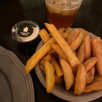 Fries with vegan mayo at Halifax Burgers in Lyngby