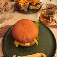 Tasty burgers and light dessert at Green Gorilla in Montpellier
