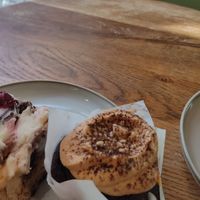 Cinnamon roll and muffin with peanut butter chocolate at Szklarnia in Krakow