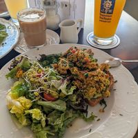 Avocado mit Rührei Frühstück at Cafe Jasmin in Munich
