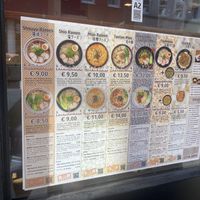 Die Karte bietet ein Potpourri aus Ramen - vegane Gerichte sind mit einem grünen v gekennzeichnet.   at Shin Ramen  in Hannover