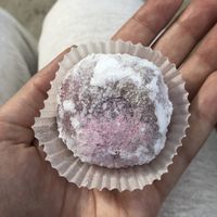 Rose mochi  at La Maison du Mochi - Turenne in Paris