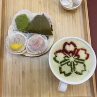 Sakuraccino und Mochis - 23 Euro  at La Maison du Mochi - Turenne in Paris