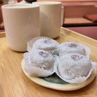 Mochis + Sakura Latte at La Maison du Mochi - Turenne in Paris