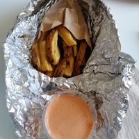 Fries with samurai sauce at Gustavo in Grenoble