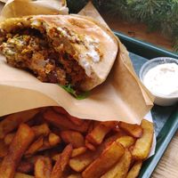 Kebab, chips and aioli at Gustavo in Grenoble