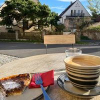 Tische auch draußen at Café Ton und Keramikwerkstatt  in Rauhenebrach