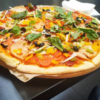 Фірмова піца без цибулі at Veganuti in Kyiv