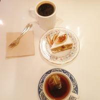 Fig cakes and teaq at Ma Pause in Seoul