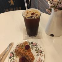 Iced Americano and Coconut Lemon Cake at Ma Pause in Seoul