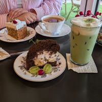 earl grey cake at the back, mole cake & matcha at the front at Ma Pause in Seoul