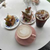 vegan cakes and drinks at Ma Pause in Seoul