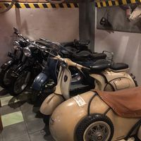 Old scooters in the restaurant look.cool at Warung Garasi in Ubud