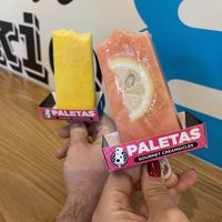 Mango and strawberry lemonade popsicles  at Palettas in Puerto Montt