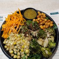 Bowl meal at Iom Cocina Plant-Based in Bogota