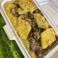 Mashed potatoes with grilled pineapple. Strange mix, but still good. 😅  at Iom Cocina Plant-Based in Bogota