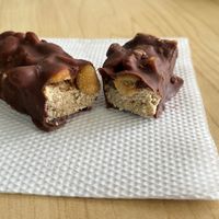 "Snickers" at Canela Delicias Veganas in Bogota