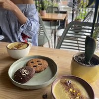 Oro latte and cookies   at INA Restaurante in Medellin