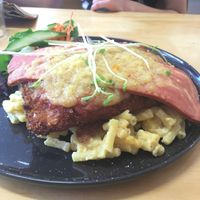 The Parma with Mac n cheese, hands down the best vegan parka out at Staple in Altona