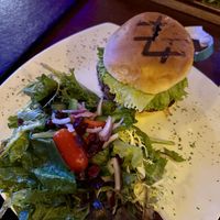 Der Vegane Burger mit Salatbeilage   at The Bebop in Boston