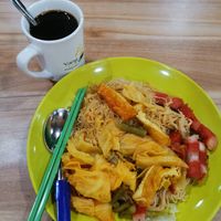 食物煮的不错，价钱也可以。只有一点就是auntie每次都好像看不到我的存在，我观察几次，一有人他就会在那里转来转去，摸东摸西不知 at Vege Story 斋之传说 - Woodlands in North Singapore