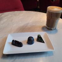 Vegan pralines and oat caffè latte at Steinbrenner & Nyberg in Gothenburg