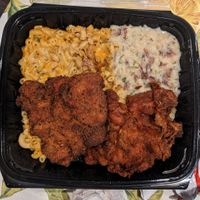 893 Fried Chicken (Oyster Mushrooms) with Mac and Cheez and Mashed Potatoes at Sunshine Vegan Eats in Buffalo