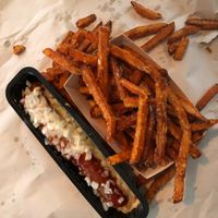 Frikandel special en zoete aardappel frietjes  at 't Friethuis in Kampenhout