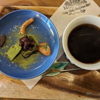 Maccha mini cake and blended coffee at Holy Holy Familiar Tree Cafe in Ikeda