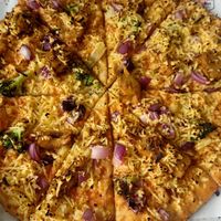 Plant chicken pizza - seems delicious, but was only good: almost no tomato sauce (dry), almost no plant chicken at Pizza Mann in Innsbruck