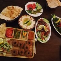 Falafelteller, Fatuous, Hummus und Taboule  at Mi Chaud in Hamm