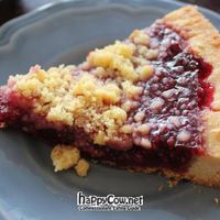 vegan raspberry tart at Fritz Pastry in Chicago