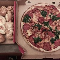 Pizzabrötchen und vegane Salamipizza mit Spinat #Veganuary at Domino's Pizza - Ottenser in Hamburg