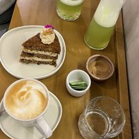 Cake de zanahoria ufff…..   at Let it V - plant based in Buenos Aires