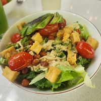 Ensalada césar at Let it V - plant based in Buenos Aires