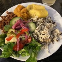 Yemaya’s box with rice mix (a bit dry), cooked banana, gruntu (here: pumpkin), spicy tempeh (barely spicy) and salad at Yemaya's Vegan Corner in Amsterdam