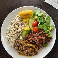 Yemaya's Box w. Spicy Tempeh + Massala Vegan Chicken at Yemaya's Vegan Corner in Amsterdam