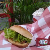 Spicy poyo y una malteada de oreo at Goy's Plant-Based Burgers - Álvaro Obregón in Mexico City