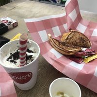 Grilled cheese sandwich y malteada de Oreo  #Veganuary at Goy's Plant-Based Burgers - Álvaro Obregón in Mexico City