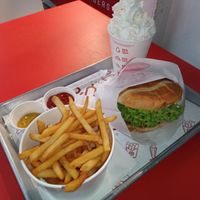 Lo tienes que probar 😉 at Goy's Plant-Based Burgers - Álvaro Obregón in Mexico City