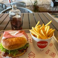 Pollo Club with fries and Kombucha   at Goy's Plant-Based Burgers - Álvaro Obregón in Mexico City