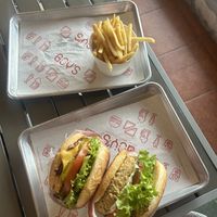 yes this picture looks like other pictures   at Goy's Plant-Based Burgers - Álvaro Obregón in Mexico City