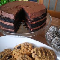 Super delicious vegan biscuits, cakes and 'disco balls' at Gherkin Relish Kitchen in Upwey