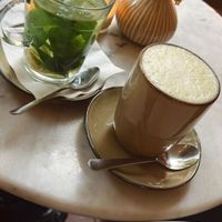 Minz-Ingwer Tee + Matcha Latte ( vegan) at Holy Nosh Deli in Kassel