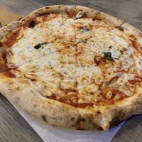 Margherita pizza with vegan mozzarella at Gusto Pizza in Taipei