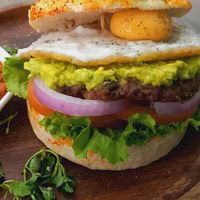 Hamburguesa La Cumbia at Dulcinea Café Vintage in Cali