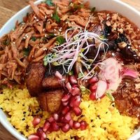 le bol Libre (riz cassé, sauce arachide, grenade, plantain, portobello et légumes) at L'Embuscade in Paris