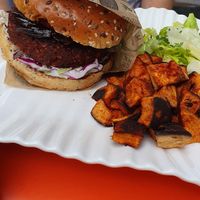 Jackfruit burger with sweet potato at L'Embuscade in Paris
