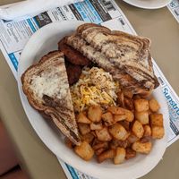  at Queens Coach in Niagara Falls